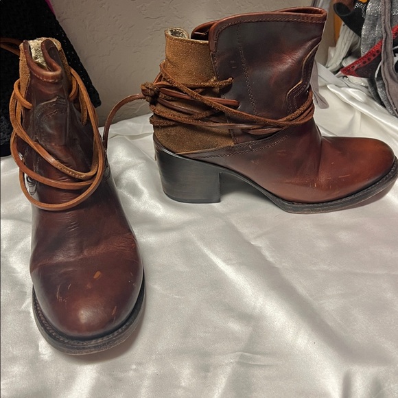 Freebird Casey, gently used, good condition. Size 8, fits like a 7.5. - Picture 6 of 7